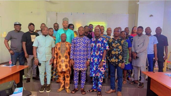 Pour une action syndicale responsable au service des entreprises et des travailleurs du secteur bancaire : Eraste Agossou et ses pairs de la FESTRABANK outillent les Représentants du Personnel (Syndicat et Délégués) FESTRABANK Eraste Agossou