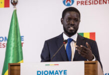 CAN 2025 : Bassirou Diomaye Faye pose un acte historique à l’endroit du sélectionneur national du Sénégal Pape Bouna Thiaw CAN 2025 : Bassirou Diomaye Faye pose un acte historique à l’endroit du sélectionneur national Pape Bouna Thiaw