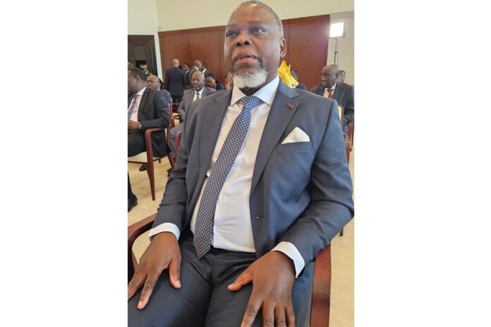 Bénin : la HAAC menace, les journalistes avertis par… Bénin : la HAAC menace, les journalistes avertis par…