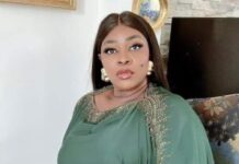Hamond Chic : la célèbre coach met en vente un vêtement à plus de 25 millions de FCFA (photo) Hamond Chic : la célèbre coach met en vente un vêtement à plus de 25 millions de FCFA (photo)