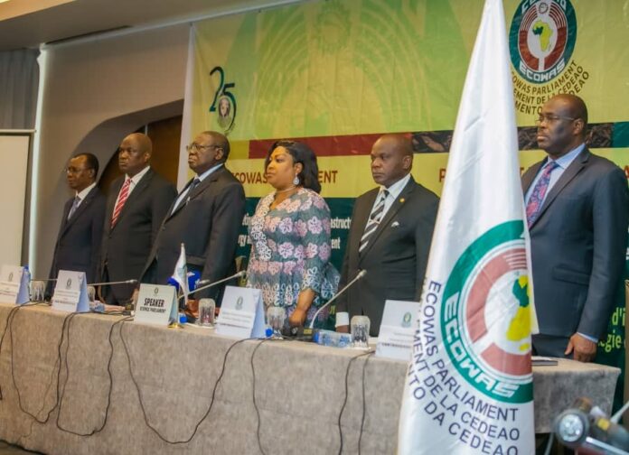 Après le départ du Mali, du Burkina Faso et du Niger, la CEDEAO entend réduire les coûts... Après le départ du Mali, du Burkina Faso et du Niger, la CEDEAO entend réduire les coûts...