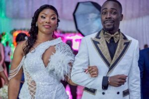 Roseline Layo : "Mon mari mange bien", la star remue ses fesses et surchauffe la toile (vidéo) Roseline Layo : "Mon mari mange bien", la star remue ses fesses et surchauffe la toile (vidéo)