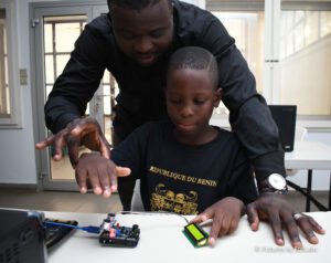 Former des créateurs, pas des consommateurs : la révolution STEAMY portée par Rachid Ali Osinachi