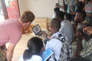 Former des créateurs, pas des consommateurs : la révolution STEAMY portée par Rachid Ali Osinachi