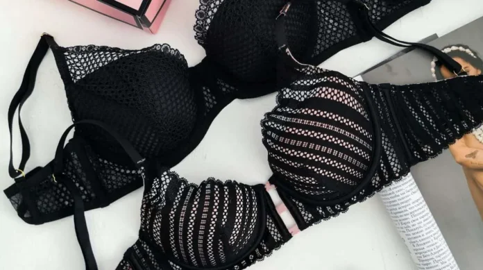 Un étudiant invente un soutien-gorge qui s’ouvre uniquement avec l’empreinte du petit ami (photo)