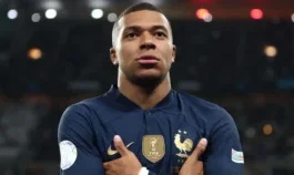Kylian Mbappé fait une incroyable révélation : « Dans le football, il y a des choses que tu ne peux pas dire, parce que… » Kylian Mbappé fait une incroyable révélation : « Dans le football, il y a des choses que tu ne peux pas dire, parce que… »