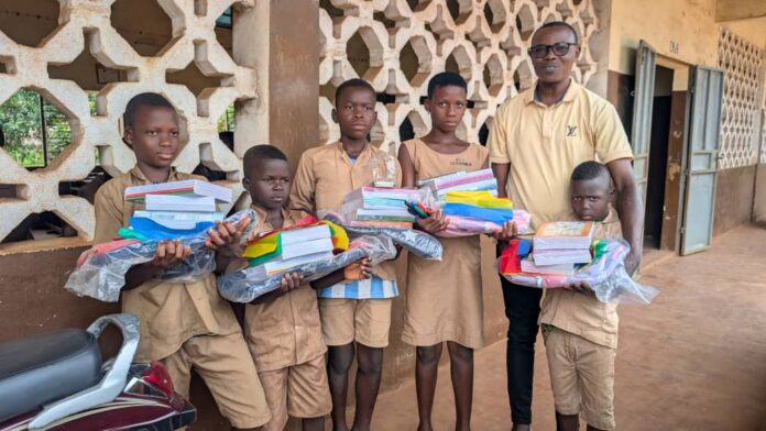 Rentrée scolaire 2026-2027 au Bénin : l’ASPAS accompagne des écoliers démunis à Avrankou Rentrée scolaire 2026-2027 au Bénin : l’ASPAS accompagne des écoliers démunis à Avrankou