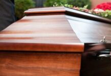 Une adolescente de 15 ans se réveille dans son cercueil pendant sa veillée funèbre, les faits Une adolescente de 15 ans se réveille dans son cercueil pendant sa veillée funèbre, les faits